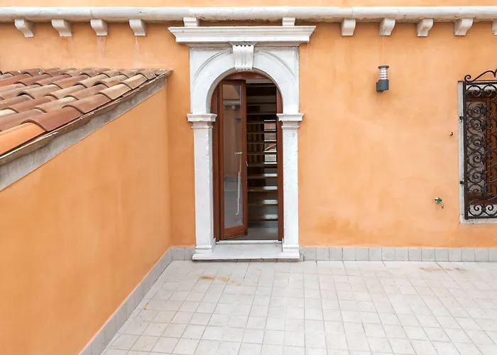Charming Palace Corte Del Teatro